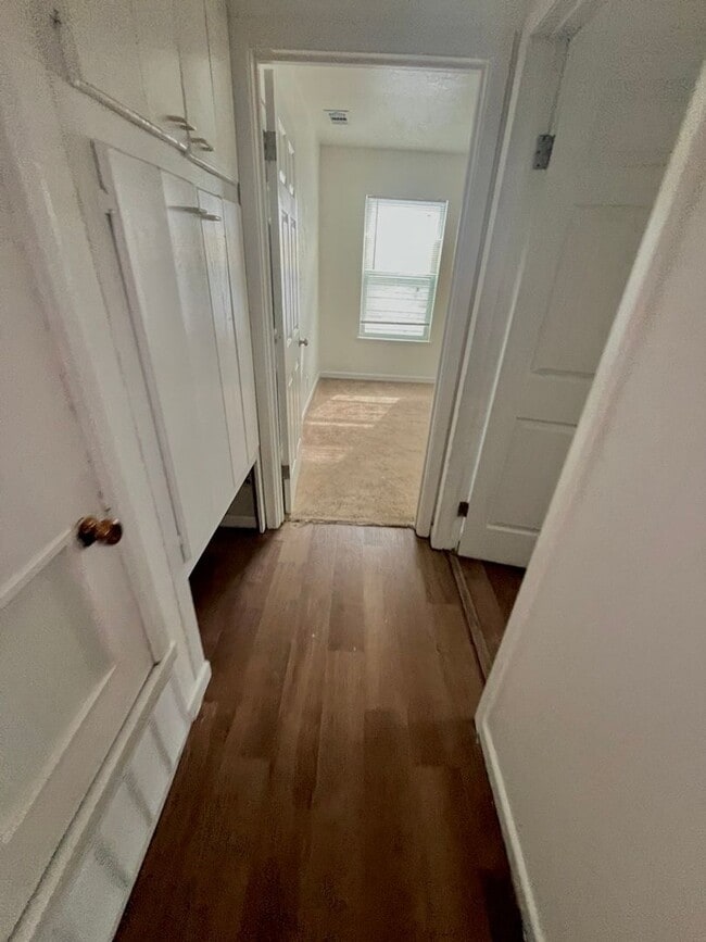 Foto del edificio - 3bed 1 bath / NOW AVAILABLE!