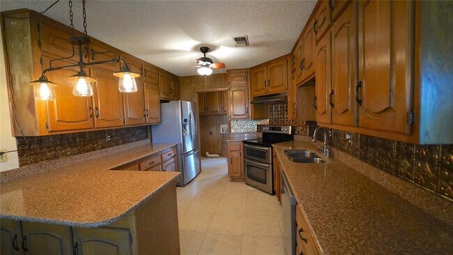 Building Photo - 2100 Soda Springs Rd
