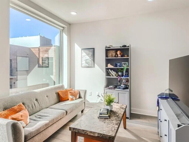 Foto del edificio - 1800 E 4th St