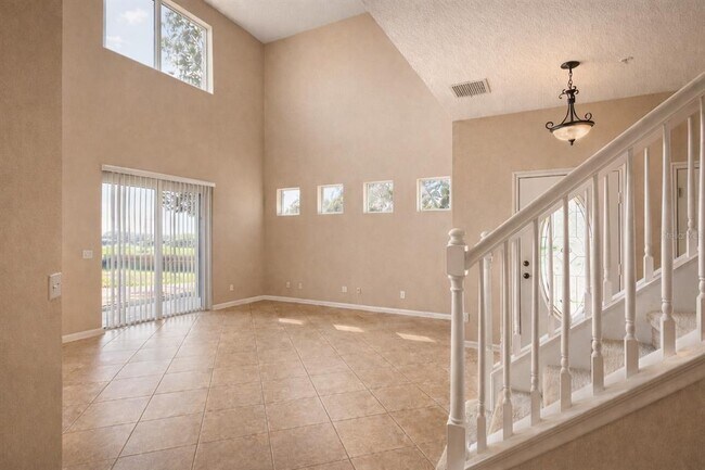 Foto del edificio - 1136 Crestwood Commons Ave