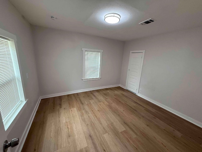 Foto del edificio - 644 9th St SE