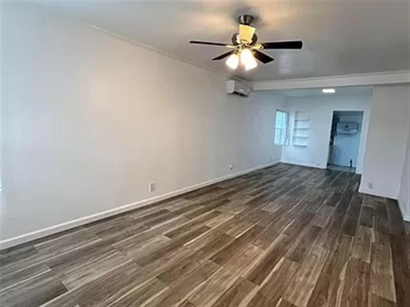 Building Photo - 4, plus bonus room