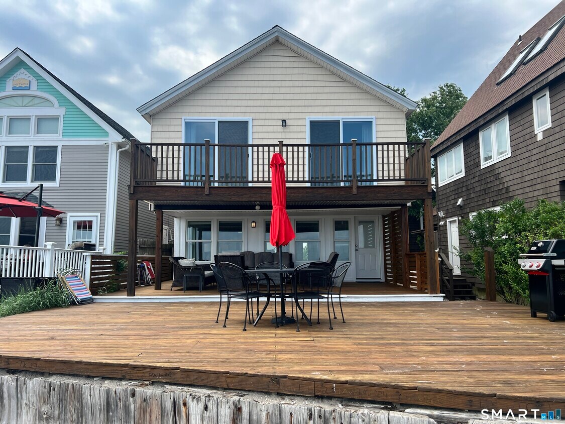 Foto del edificio - 989 Fairfield Beach Rd