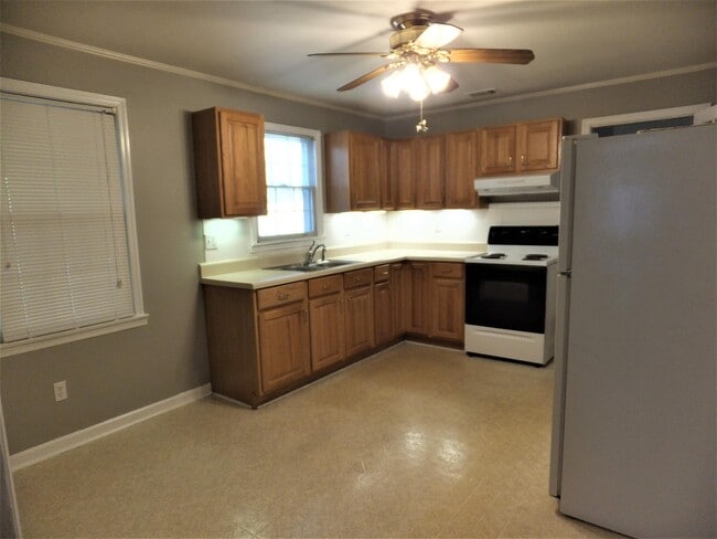 Foto del edificio - 214 Edgewood Dr