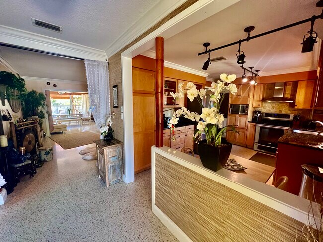 Foto del edificio - 1490 San Helen Dr