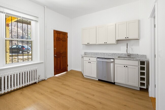 Building Photo - 868 Huntington Ave