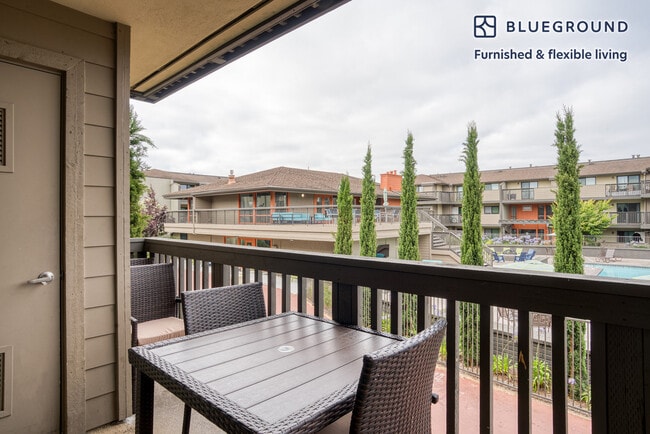 Building Photo - 622 Edgewater Blvd