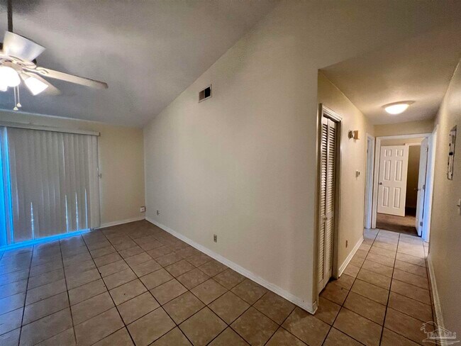 Building Photo - 9489 Sunnehanna Blvd