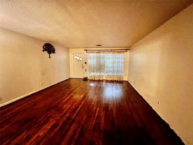Foto del edificio - 2218 Chapman St
