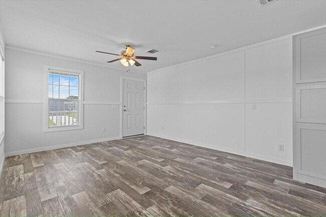 Building Photo - 16831 Oak Leaf Ct