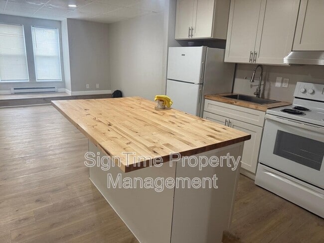 Building Photo - 229 Jonathan St