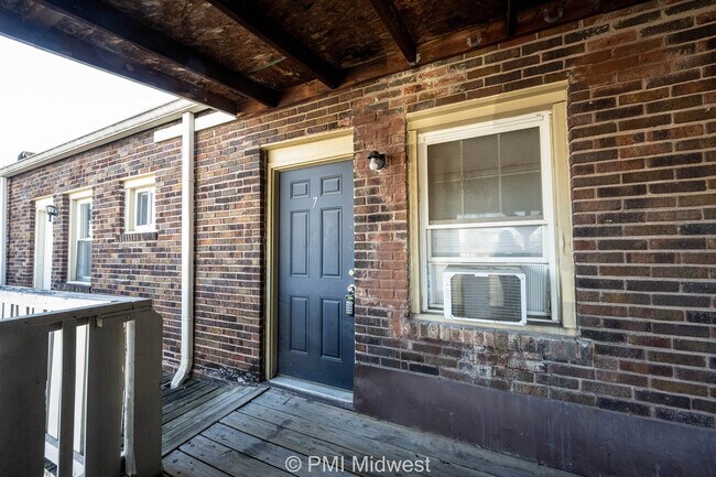 Building Photo - 128 E Palmer St