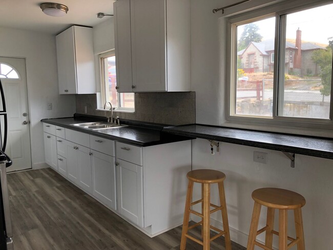 Foto del edificio - Application Pending - 3 Bedroom House For ...