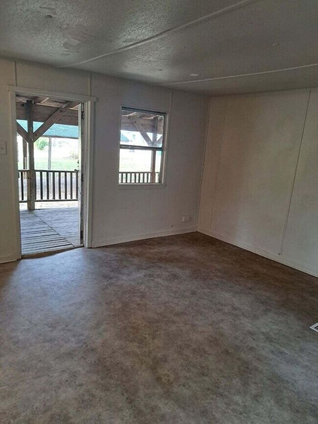 Building Photo - 1 Birchwood Ln