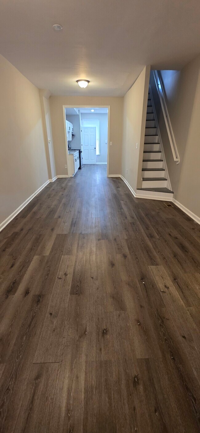 Foto del edificio - 512 N Curley St