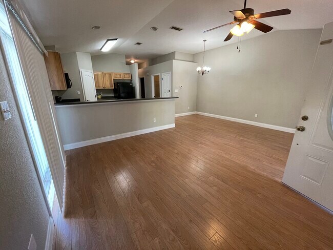 Vista desde la puerta principal - 6862 Sagebrush Ln