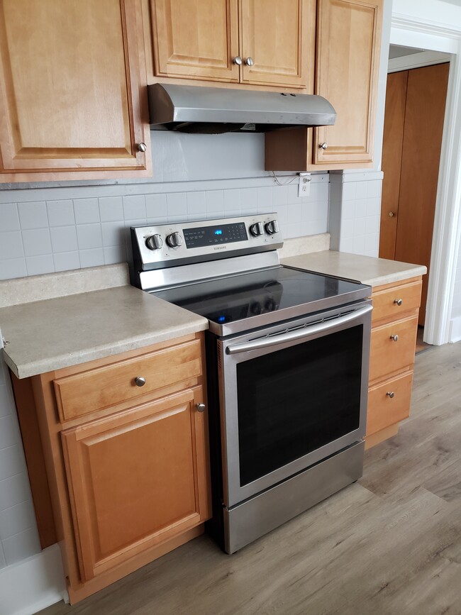 Kitchen - 2352 Chili Ave