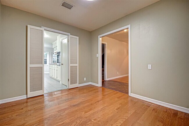 Foto del edificio - 9623 Philmont Dr