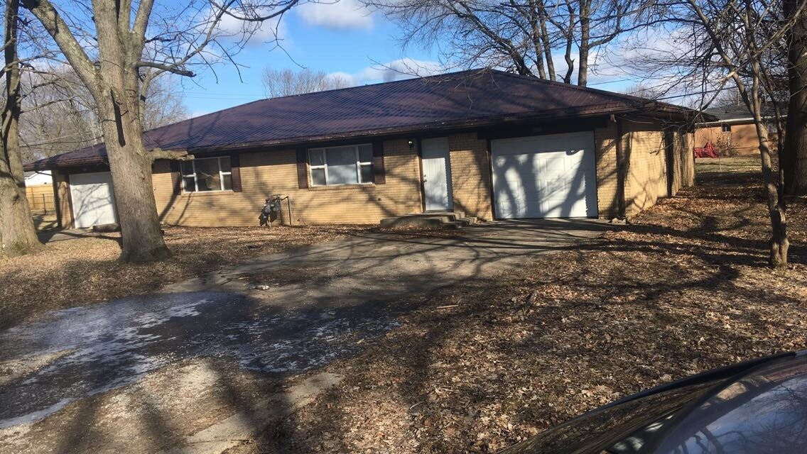 886 E Dawn Dr, Terre Haute, IN 47802 Townhome Rentals in Terre Haute