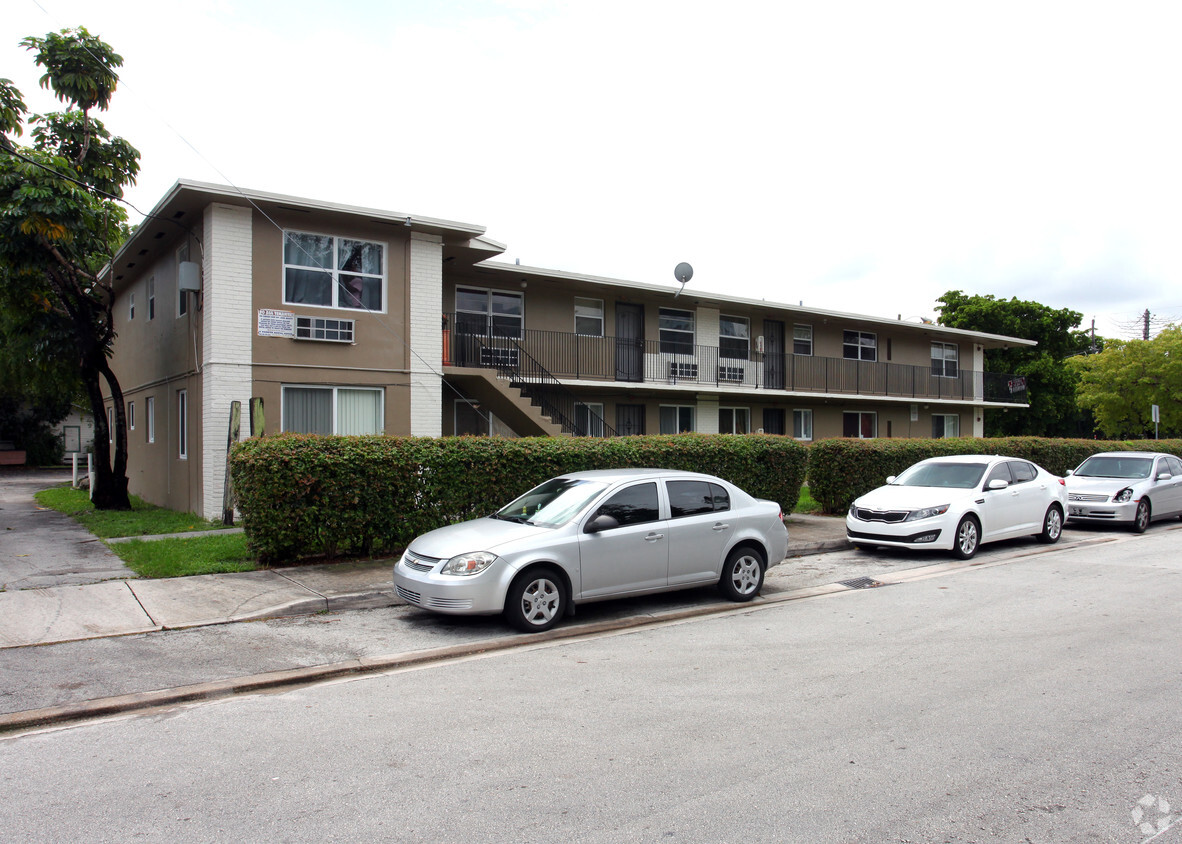 Building Photo - 3333 NW 5th Ave