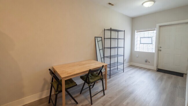 Foto del edificio - 4006 N Bell Ave