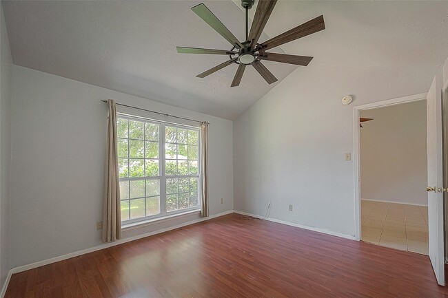 Building Photo - 1006 Melford Ave
