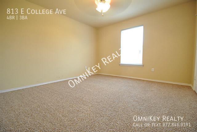 Building Photo - 813 E College Ave