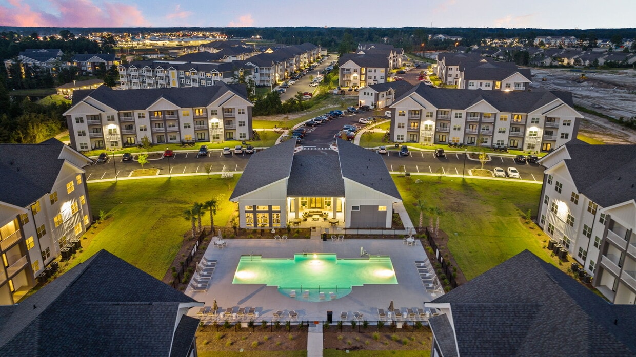 Luxury pool with lounge seating - Exchange at Westgate
