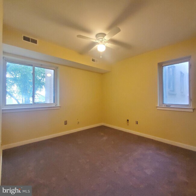 Foto del edificio - 3304 Eastview Ln