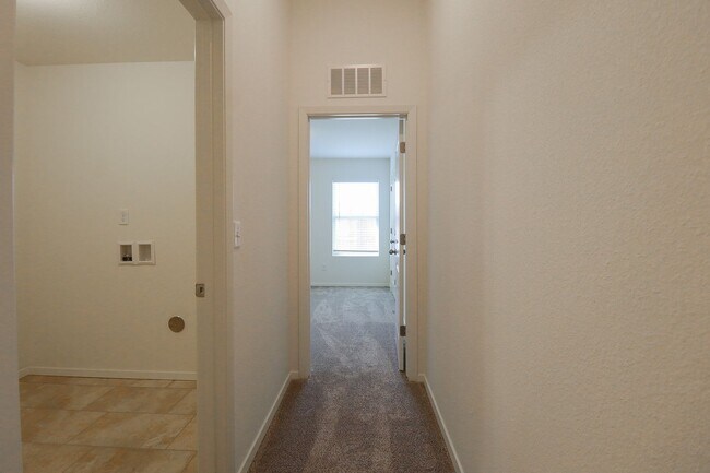 Foto del edificio - Price Drop! Half-Month Free! Brand new 4 B...