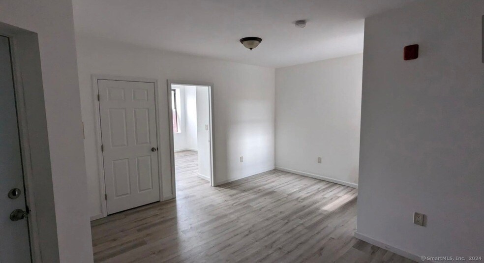 Foto del edificio - 677 Fairfield Ave