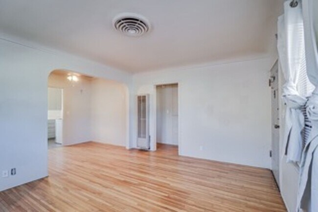 Foto del edificio - 627 Arvin St