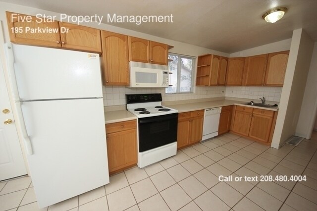 Building Photo - 195 Parkview Dr