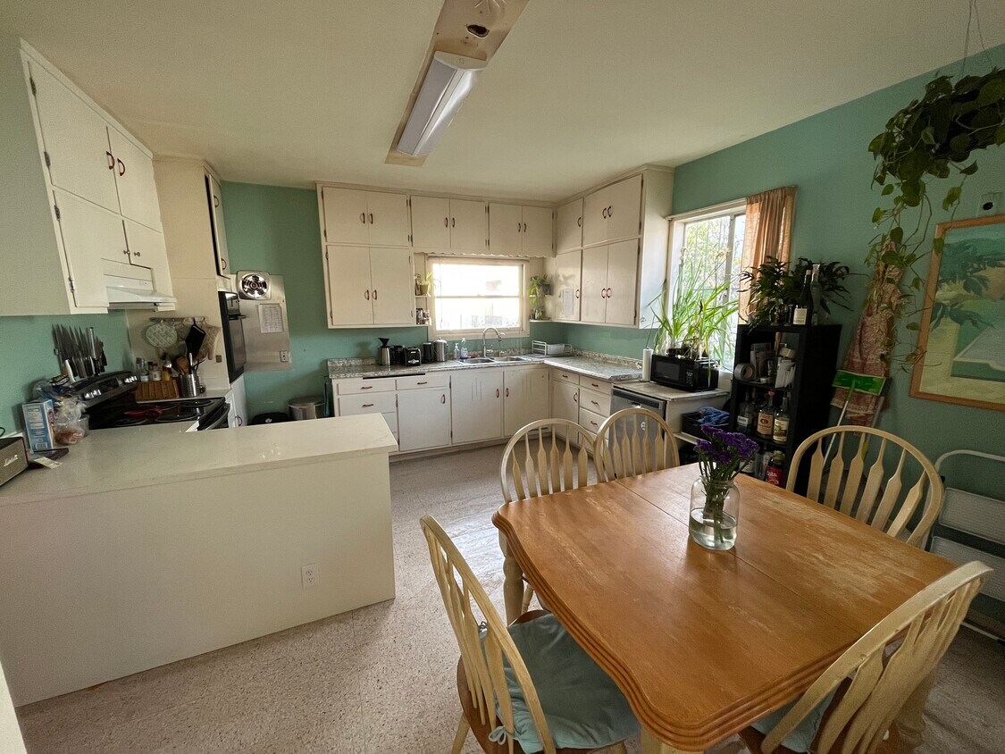 2335 Blake St, Berkeley, CA 94704 Townhouse for Rent in Berkeley, CA