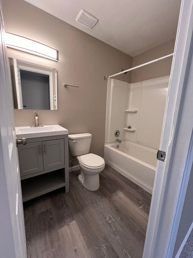 Foto del edificio - 2832 Rhonda Ln