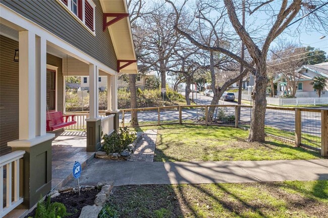 Building Photo - 601 Deep Eddy Ave