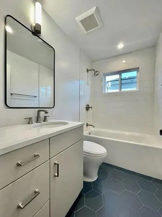 Building Photo - This 1BD/1BA Santa Barbara Bungalow sits i...