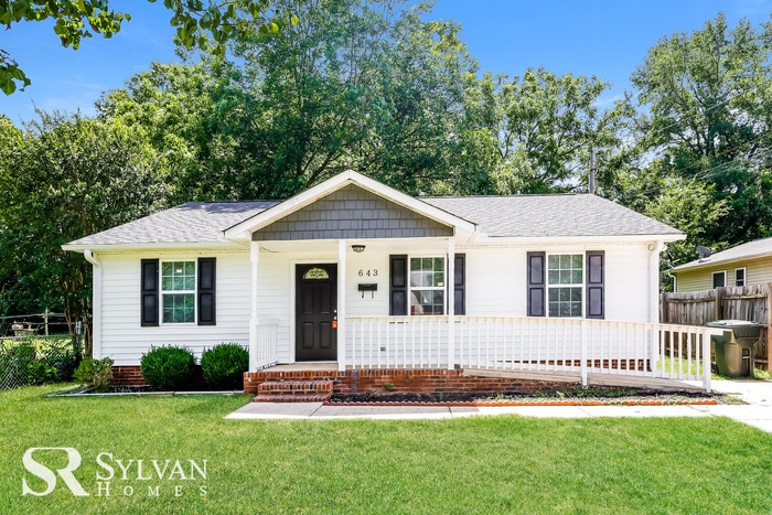 Primary Photo - This charming 3BR, 2.5BA home is ready for...