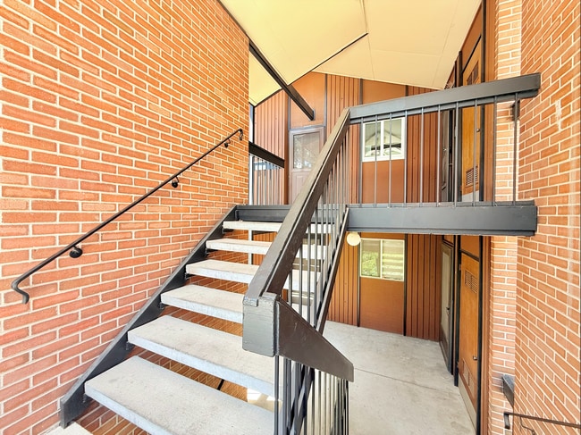 Building Photo - Beautiful One-Bedroom Condo near the Heart of Downtown SLC!