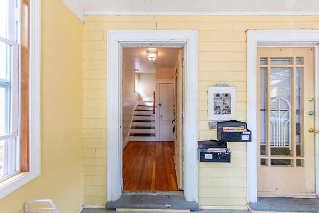 Building Photo - 20 Priesing St