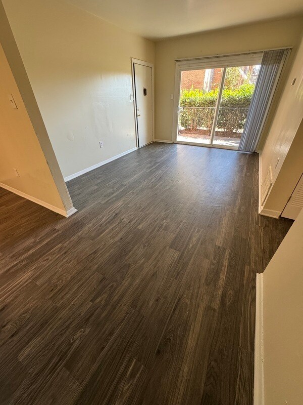 Foto del edificio - 1700 Carlisle Ave