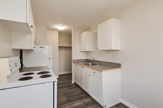 Building Photo - Valleyview Manor