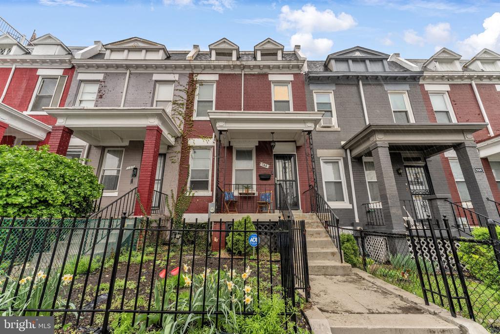 Foto principal - 744 Columbia Rd NW