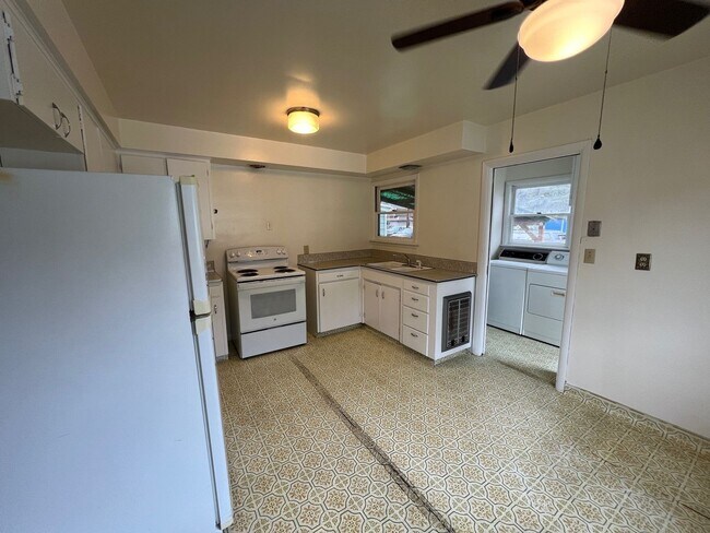 Foto del edificio - Cute 2 Bedroom House with Hardwood Floors!