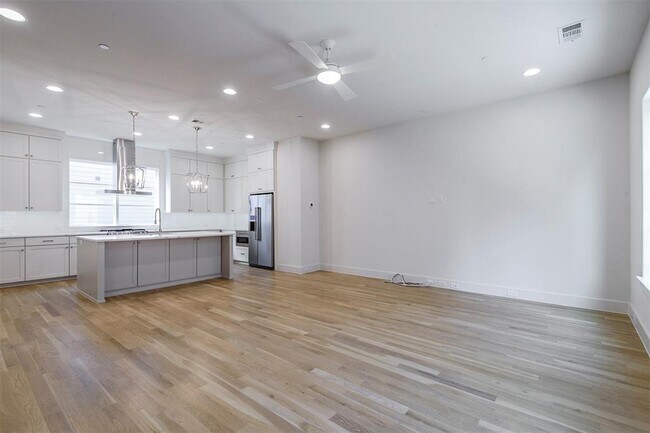 Building Photo - 2715 Kimsey Dr
