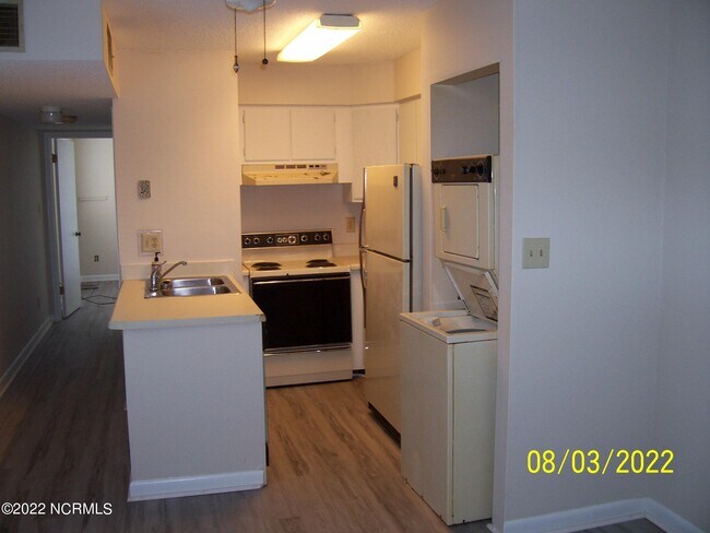 Building Photo - 10168 Beach Dr SW