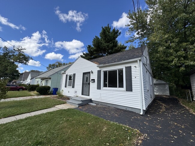 Building Photo - 13506 Bennington Ave