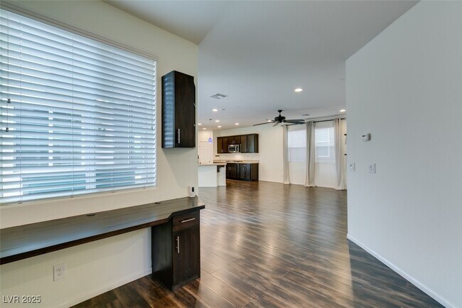 Foto del edificio - 8039 Kemblefield Ave