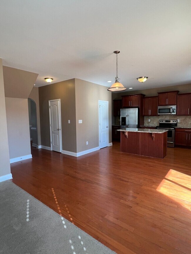 Building Photo - Beautiful 4 Bed, 2.5 Bath Westgate Home