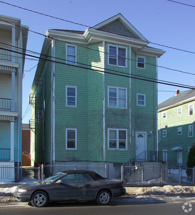 Building Photo - 693-705 Rodman St